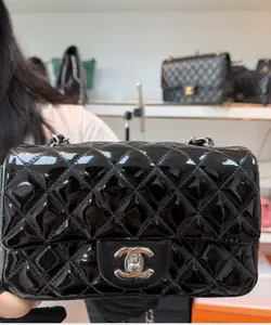 Pre-owned CHANEL SN20 cf mini patent black