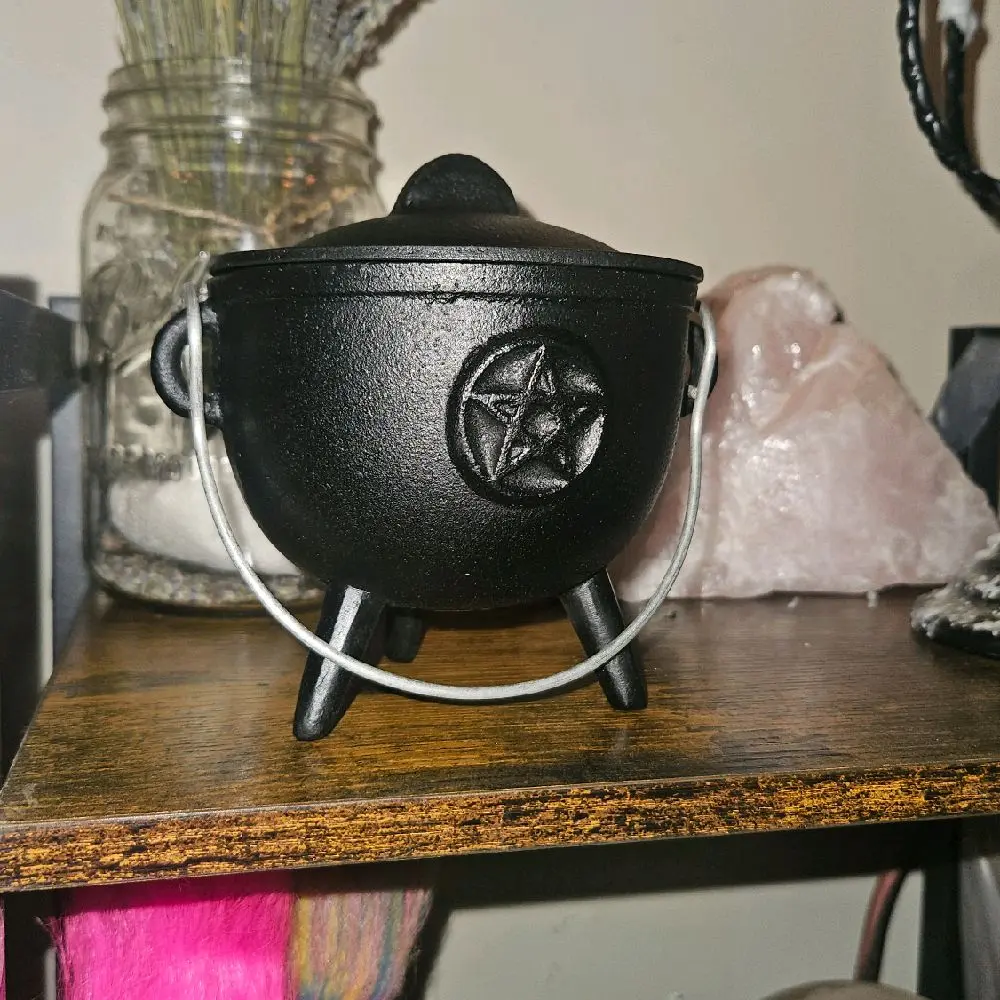 Cast Iron Cauldron - 6"