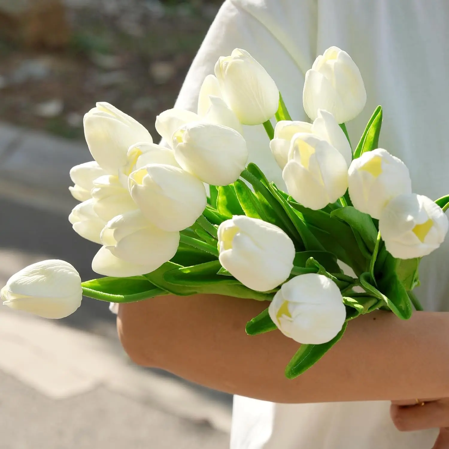 FAVOWREATH 20/40PCS White PU Real-Touch Artificial Tulips, Decorative Floral Arrangement Iron Ornaments for Home Wedding Decor, Brides’ Handheld Bouquets, Gifts, Natural Look