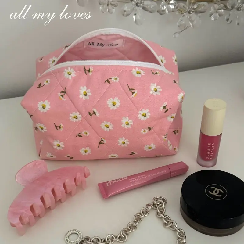 Daisy Makeup Bag - Cute and functional organizer