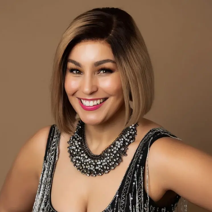Shimmering Jewel | 8 inch Ash Blonde Ombre Blunt Cut Bob Glueless Minimalist HD Lace Ready to Go Short Bob Wig