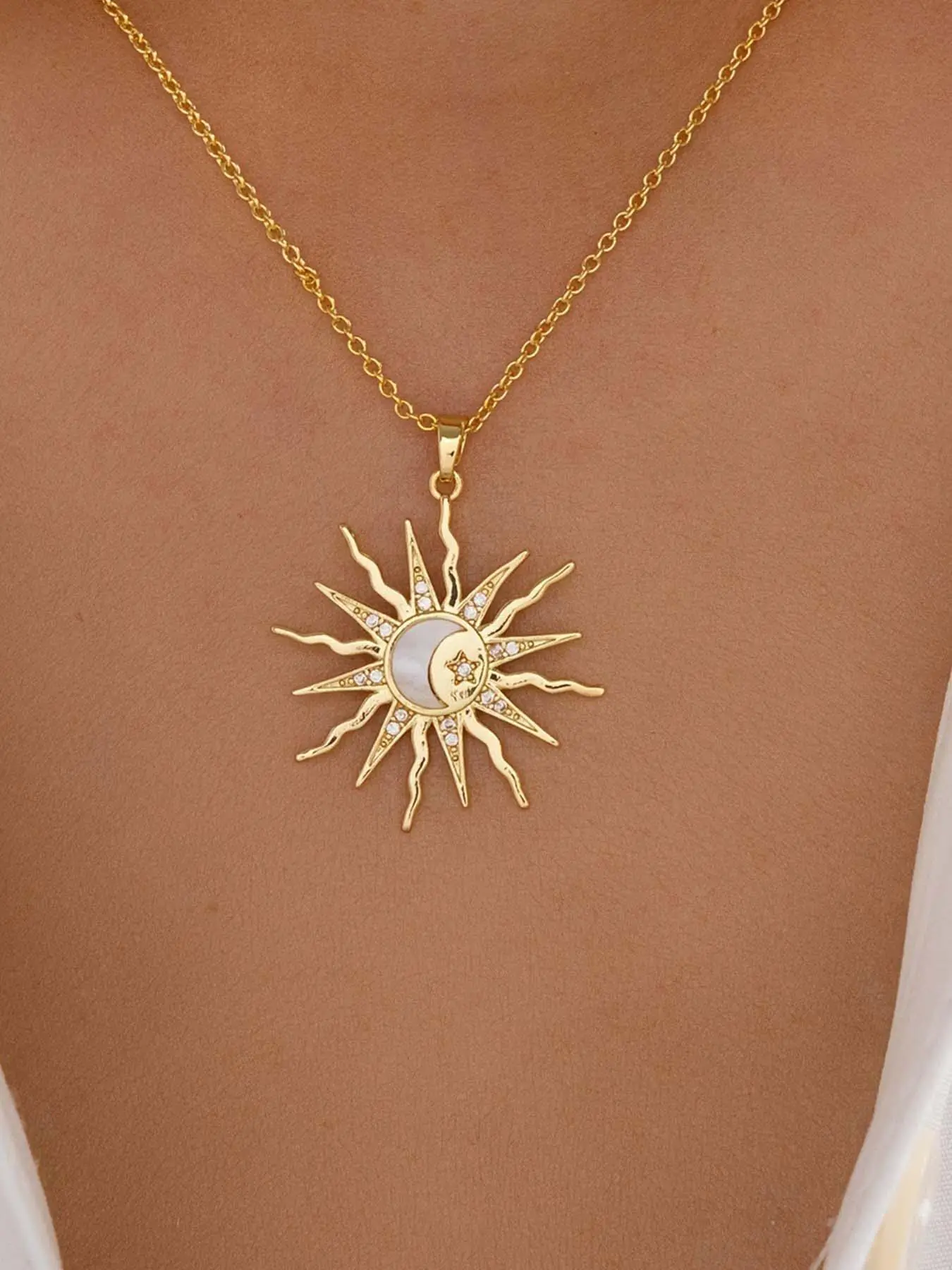 Niche diamond-set Sun pendant women's alloy Moon star pendant fashion Accessory Necklace collarbone chain collars Aurora Necklace