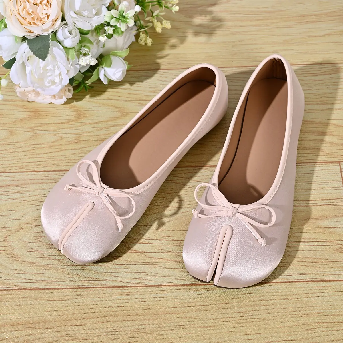 Light luxury satin low-cut flat women’s shoes with a pearlescent sheen, featuring an exquisitely handcrafted butterfly embellishment at the toe cap. The silky satin fabric is smooth and lustrous, soft and breathable with a skin-friendly lining that preven