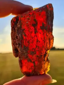 1pc natural amber raw stone, unpolished raw stone, suitable for home decoration, indoor decorative stone, jewelry making, DIY, collection, Red Fluorescent Reactions, Halloween Christmas Valentine's Day Gift, Beads for Jewelry Making.