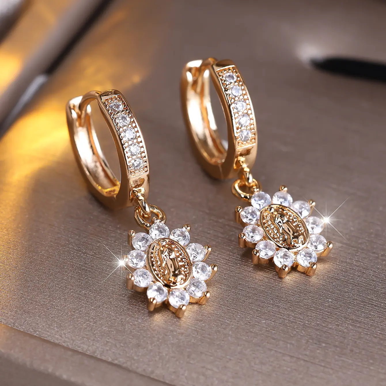 A Pair of Luxurious and Elegant Copper-based Pendant Earrings Featuring a Synthetic  Virgin Mary Design, Suitable as a Gift for Women's Engagement/wedding Decoration