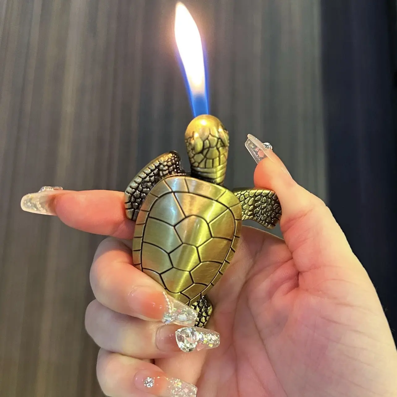 Creative Turtle-Shaped Spinning Lighter (No Butane) Creative Turtle-Shaped Spinning Lighter (No Butane)