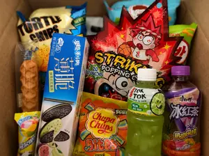 4LB Asian Snack Variety Pack – Chips, Candy, Ramen & Drinks