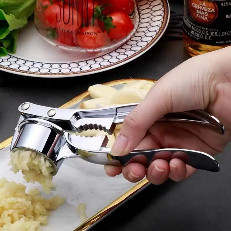 Heavy Duty Stainless Steel Garlic Crusher, Easy Squeeze Garlic Mincer, Rustproof & Easy to Clean Garlic Press