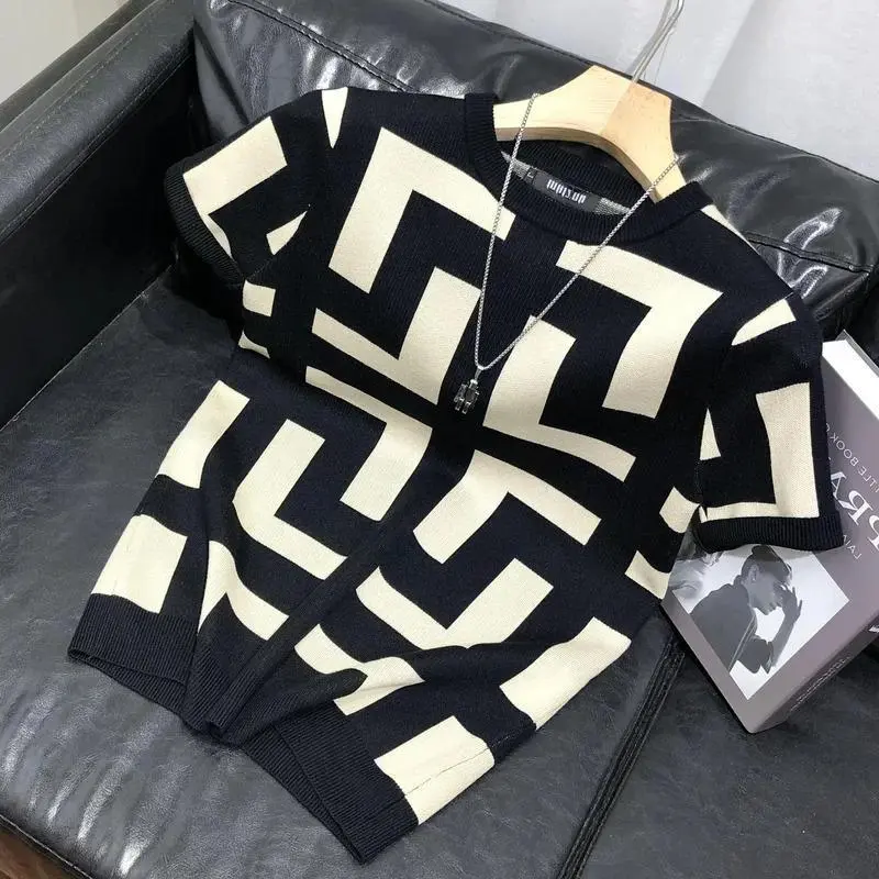 Streetz Spring Autumn Men's Slim Fit Geometric Base Layer T-shirt Casual Trendy Short Sleeves Knit Top Summer Wear T-shirt For Men Streetwear Stylish
