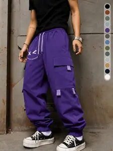 Spring/Summer men’s loose casual cargo pants, wrinkle-resistant and resistant to deformation; drawstring waist design, American letter print, practical multi-pocket construction, retro casual style, suitable for everyday wear and campus outfits;