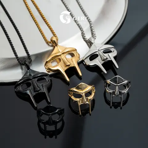 GGIRL Smooth Glossy Spartan Gladiator Mask Necklace with Adjustable Mask Ring - Hip-Hop Style Lead-Free Metal Casual Adult Men's Jewelry, Holiday Gift Accessory
