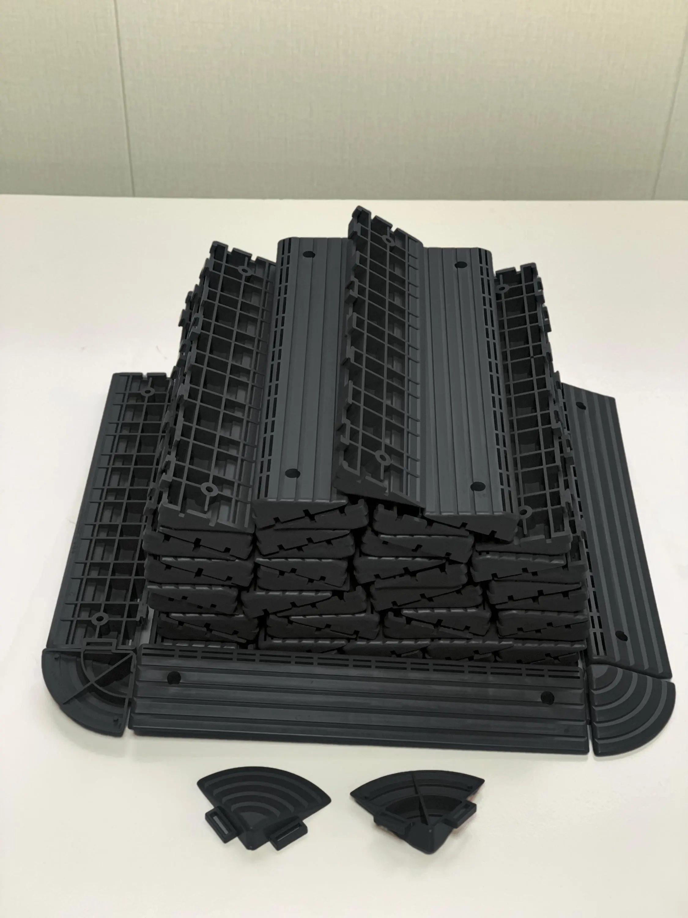 Auxiliary products for splicing plastic floors, 60edge sealing strips and 4corners,Dark Gray