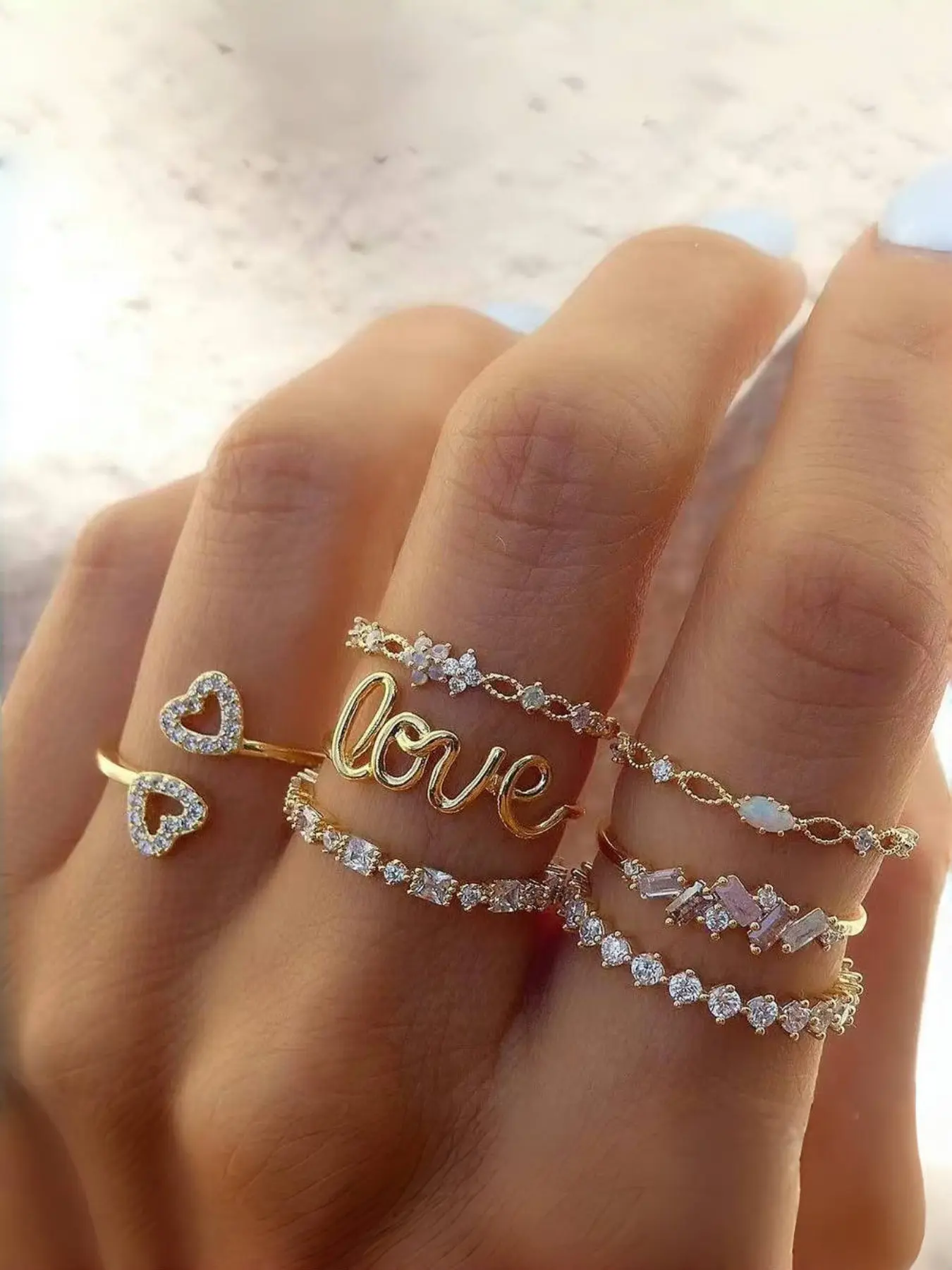 Elegant 7-Piece Crystal Heart Stacking Ring Set for Women, Stunning Ring Set, Adjustable Heart-Shaped Rings, Perfect Gift for Anniversaries & Birthdays, Fashion Stackable Rings, Unique Rings, Sparkling Rings, Beautiful Rings