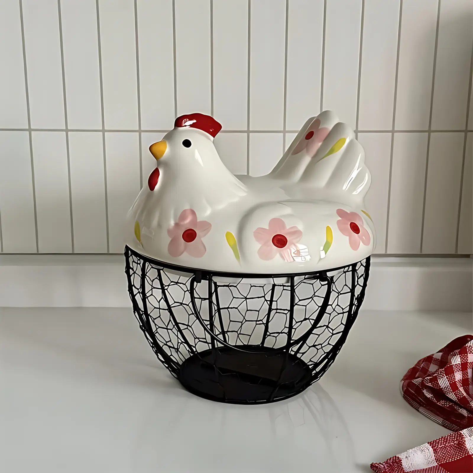 Farmhouse Ceramic Egg Basket – Chicken-Shaped Egg Holder with Floral Pattern, Metal Wire Rack & Dust-Proof Lid. Rustic Countertop Storage Organizer for Fresh Eggs, Fruits, Vegetables & Kitchen Supplies, French Country Home Decor