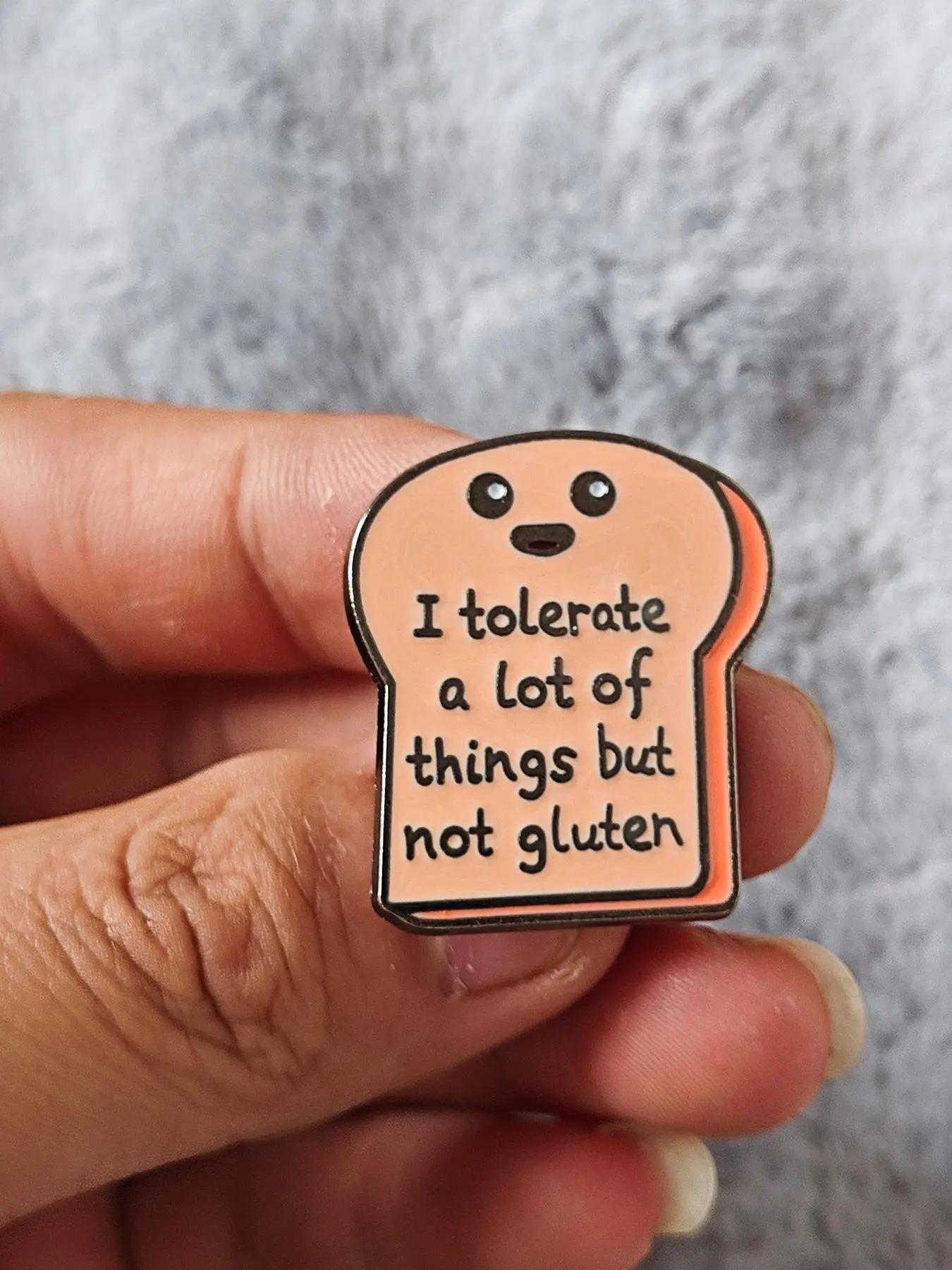 Cute Funny Bread & Letter Design Brooch, Fashion Alloy Badge for Women & Men, Enamel Pin Suitable for Backpacks, Jeans, Scarves, Hats Decoration