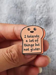 Cute Bread & Letter Design Brooch, Fashion Alloy Badge for Women & Men, Enamel Pin Suitable for Backpacks, Jeans, Scarves, Hats Decoration