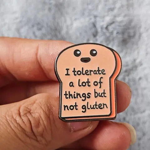 Cute Funny Bread & Letter Design Brooch, Fashion Alloy Badge for Women & Men, Enamel Pin Suitable for Backpacks, Jeans, Scarves, Hats Decoration