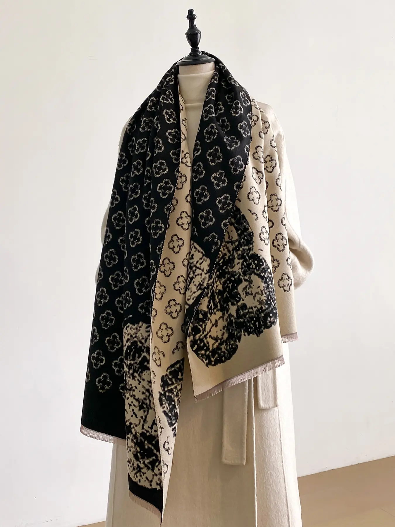 Women's Elegant Fall Winter Scarf, Faux Fur Shawl with Floral Print, Warm Tassel Design, Perfect for Daily Wear & Travel, Casual Soft Scarf