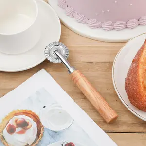 Pastry Cutter Wheel, Pasta Cutter Wheel with Wooden Handle and Fluted Ravioli Crimper Cutter Pizza Dumpling Lace Making Noodle Dough Cutter Roller Pastry Cutter Tool for Home and Kitchen