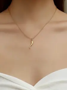 Cornicello European and American Style Three-dimensional Chili Shaped Stainless Steel Necklace with A High-end Feel That Does Not Fade