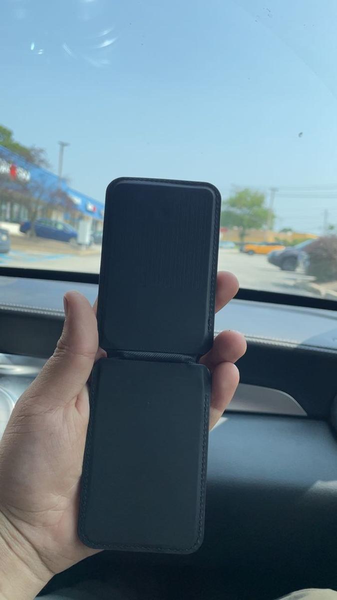 Item: Wallet Stand With FindMy Feature, Black