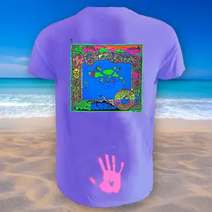Wild Gecko Islands - Hyper Flash Color Change Purple to Pink T-Shirt