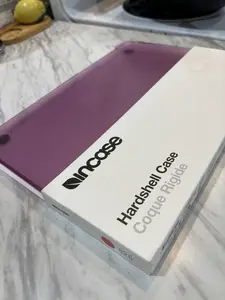 Incase Dots Hard shell 13” MacBook Air 2020 Purple