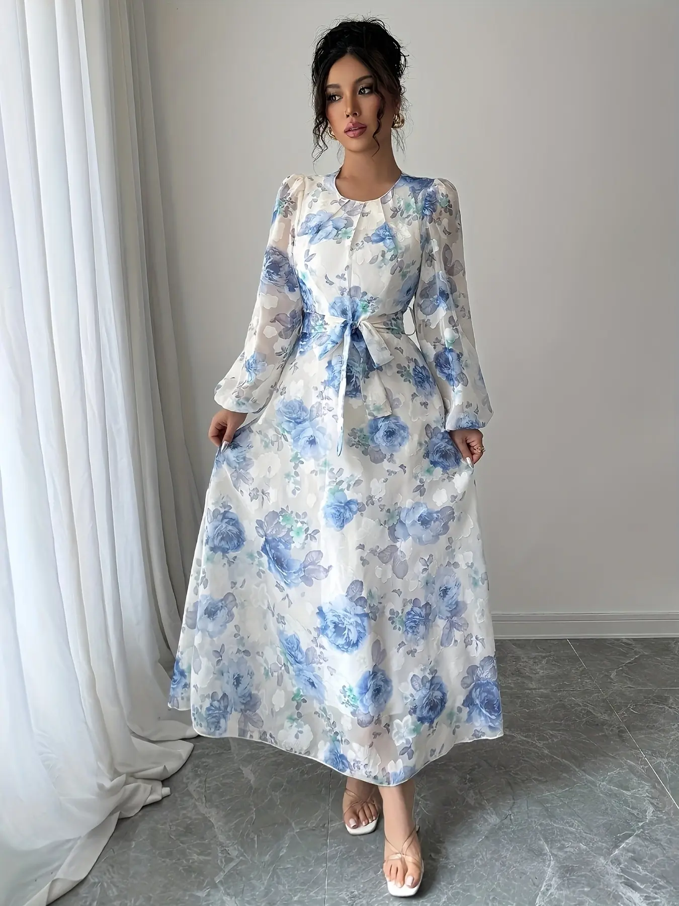 A women's white and blue floral print waist cinching long dress, Elegant Chic Womenswear, suitable for commuting to work, shopping and outdoor activities, Casual Dresses