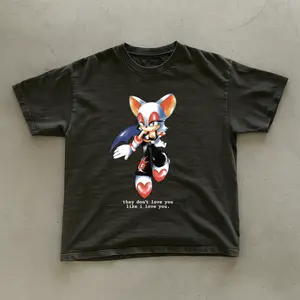 Rouge the Bat T-Shirt, Sonic Adventure 2 Game Graphic Tee, "They Don't Love You" Quote, Y2K Aesthetic Gaming Shirt, Retro Sega Dreamcast, Vintage Wash Black Oversized, Trending TikTok Merch, Emo Egirl Fashion Streetwear