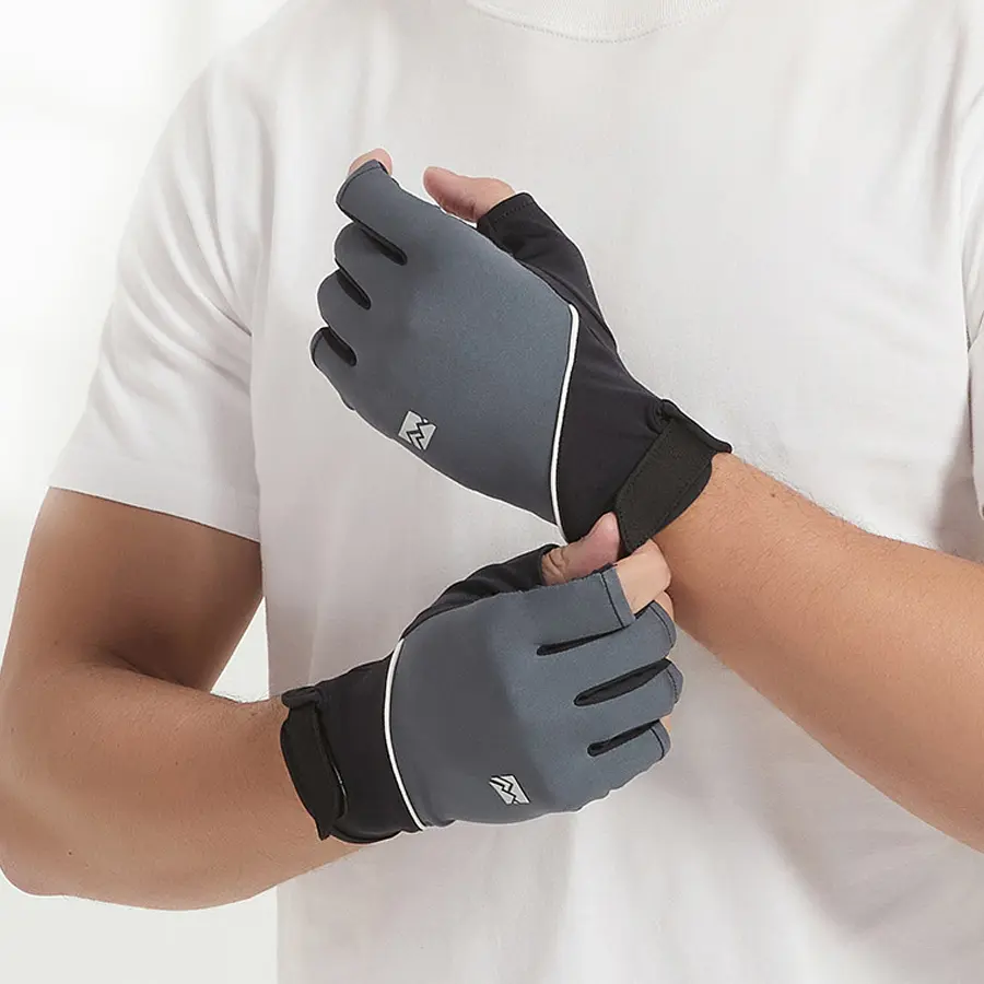 Fed‑up with thick, stuffy gloves? This ultra‑light fabric keeps your hands fresh and breathable all‑day long.
