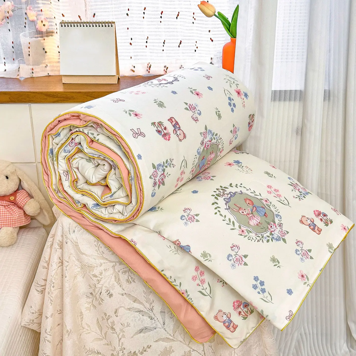 French Garden Little Rabbit Floral Pattern Summer Quilt, Lightweight Quilt, Ultra-soft Skin-friendly Air Conditioning Blanket, A Thin Quilt Suitable for Summer Bedrooms, Offices, Living Rooms