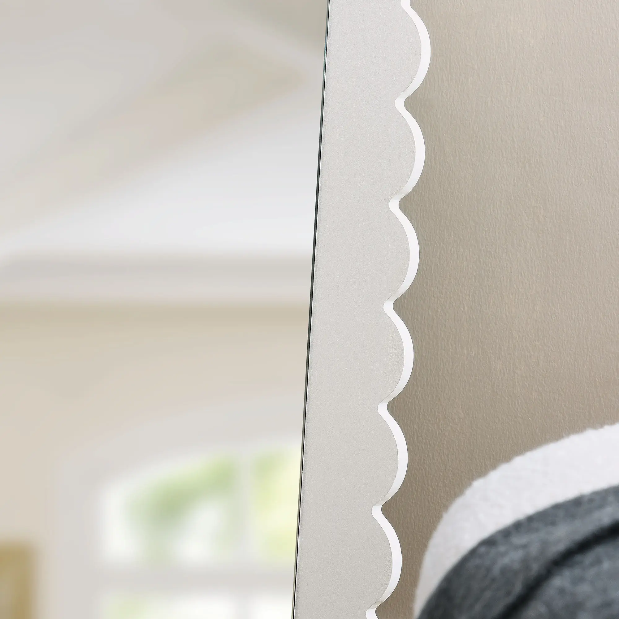 Emmeline White Scalloped Rectangle Floor Mirror, Home Decor Standing Full Body Mirror for Bedroom Outfit View & Flexible Placement, Standing Mirror