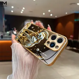 Diamond-embellished golden elephant decorative wallpaper pattern is popular, with a high-end golden texture and a high-value, trending design suitable for the new glass cases of iPhone 17, 16, 15, 14, 13, 12, 11