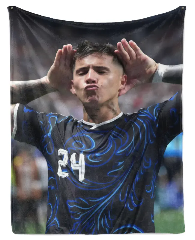 Enzo Fernández，Football Fan Celebration Flannel Throw Blanket Soft Cozy Soccer Stadium Fleece Blanket Game Day Couch Bed Sports Room Decor Gift for Fans