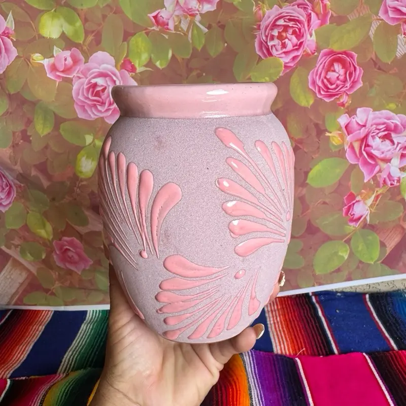 Cantarito relieve de 1 litro color rosa