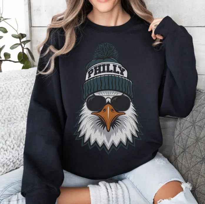 Vintage Eagle Sweatshirt, Retro Bird Graphic Crewneck, Unisex Fleece Pullover, Nature Lover Gift