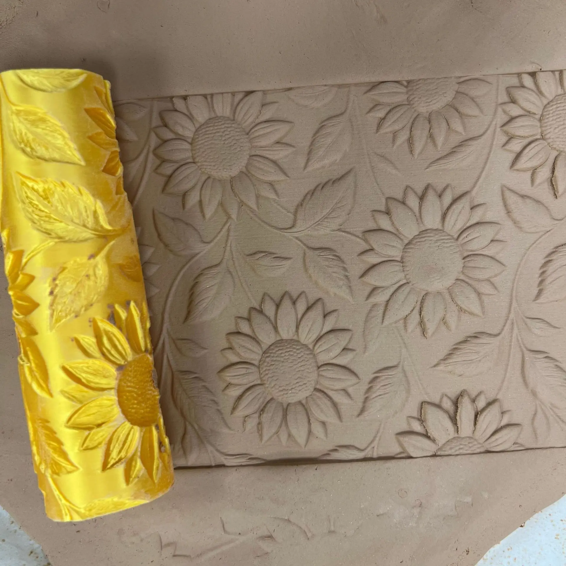 3D Printed Sunflower Texture Roller, Polymer Clay DIY Tool, Durable Plastic Manual Roller for Ceramics, Pottery, Plates, Handmade Crafts