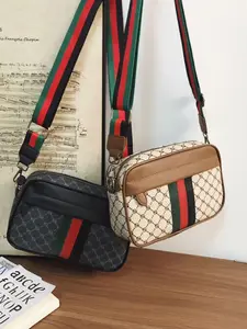 Stylish Men’s Shoulder Bag with Contrast Design, Versatile Stylish Crossbody Bags for Office and Commuting, Large Capacity Messenger Bag for Outdoor Leisure, Adjustable Strap Satchel