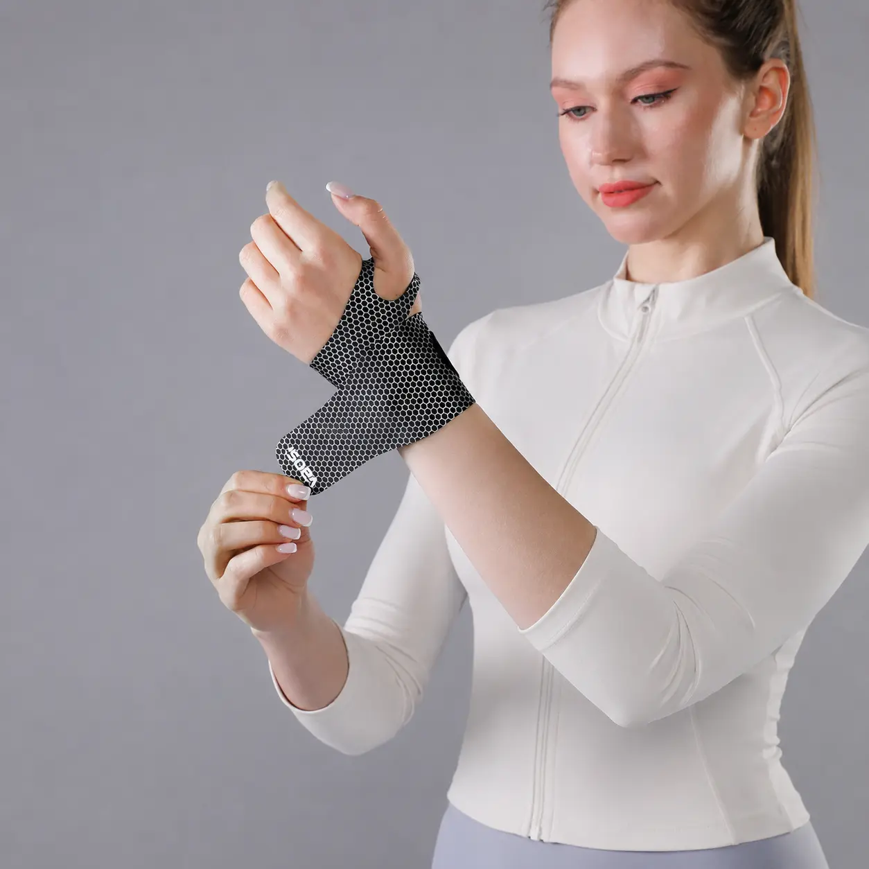 1 Piece Lightweight Laminated Adjustable Wrist Wrap – Unisex Support for Work, Badminton & Gym Training for Women Men