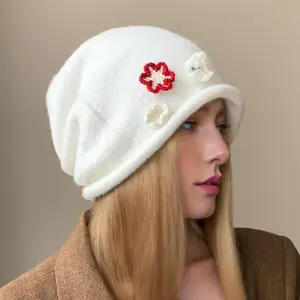 's & 's Slouchy Beanie Hat with Flower Brooch-Like Accent - Soft Winter Cap for Cold Weather, White & Creamy Yellow, Unisex Style, Face-Framing Design (No Brooch Needed) - Hand Washable for Casual & Formal Outfits