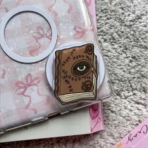 Hocus Pocus Spell Book magsafe Phone Grip, Aesthetic Spooky Eyeball Grimoire Griptok, Cute Witchy Magic Stand, Dark Fantasy Reader Accessory for Kindle