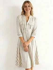 A women's vertical striped waist shirt dress, light and mature commuter style pocket decoration mid-length skirt, casual dresses, suitable for daily commuting, light social gatherings, weekend outing, spring and autumn dates