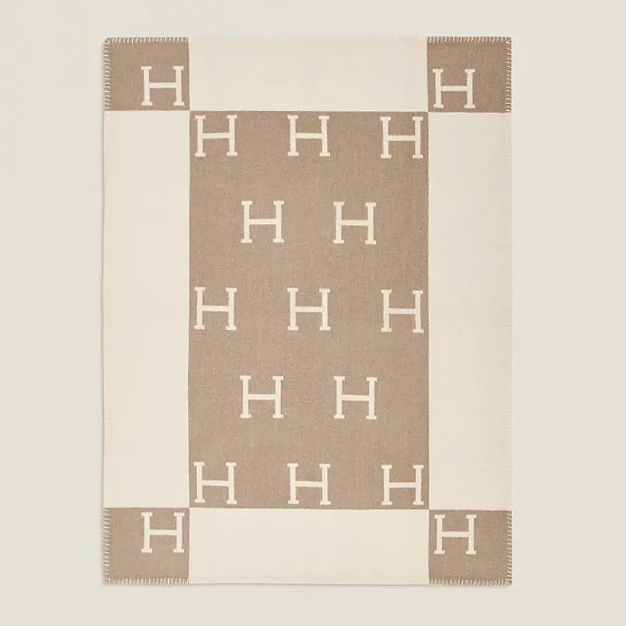 Maison Comfort Cashmere-Like Blanket