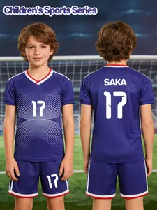 2 pieces of color-blocked jersey number 17 with name SAKA printed boys' short-sleeve football jersey V-neck T-shirt and shorts set, suitable as comfortable and well-fitting sportswear for boys.
