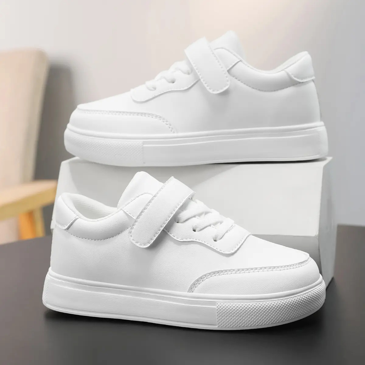 Children’s solid-color casual shoes for boys and girls, leather upper, waterproof Velcro closure, campus performance sneakers, soft non-slip sole, no laces needed, thickened rubber outsole, soft sole that doesn’t rub feet, suitable for everyday school and