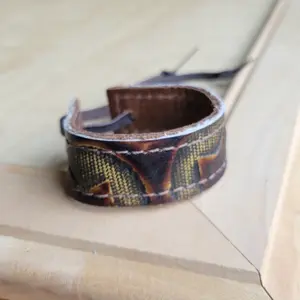 **Narrow Genuine Leather Cuff in Brown Laredo 001bo