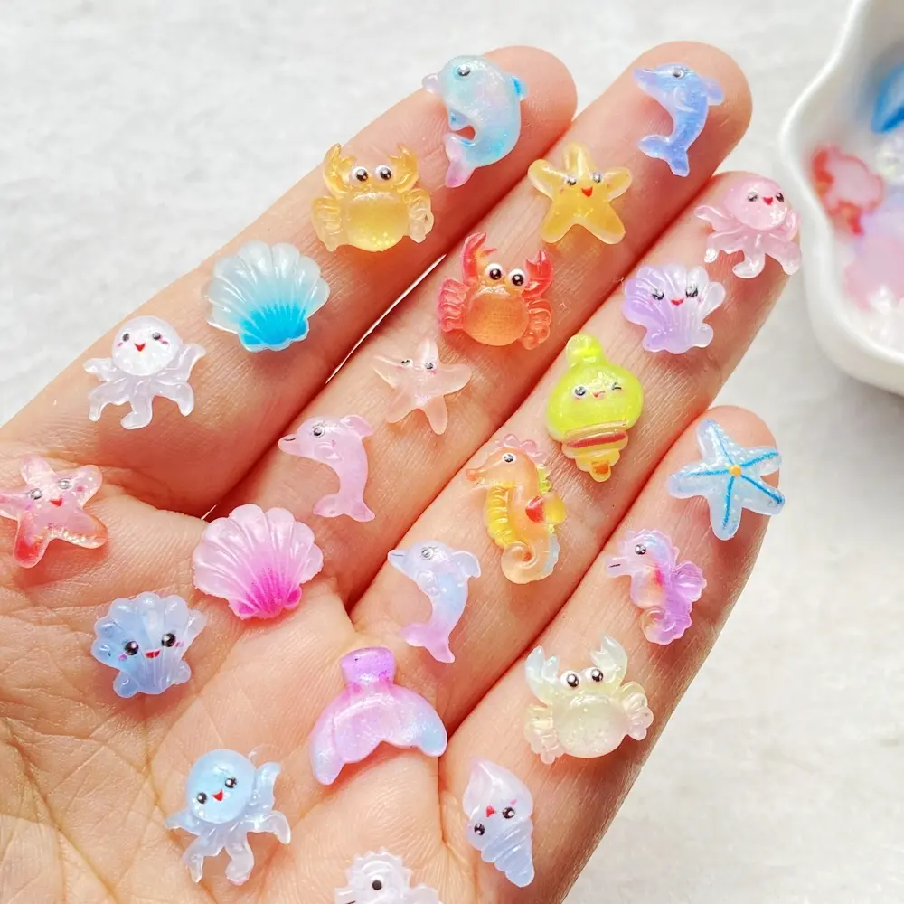 60pcs Cute Resin Mini Glitter Ocean Theme Decorations, Octopus Dolphin Starfish Crab Seahorse Shell Conch, DIY Crafts Jewelry Making, Art Charms, Diy Beading Accessories, Charms for Crafts