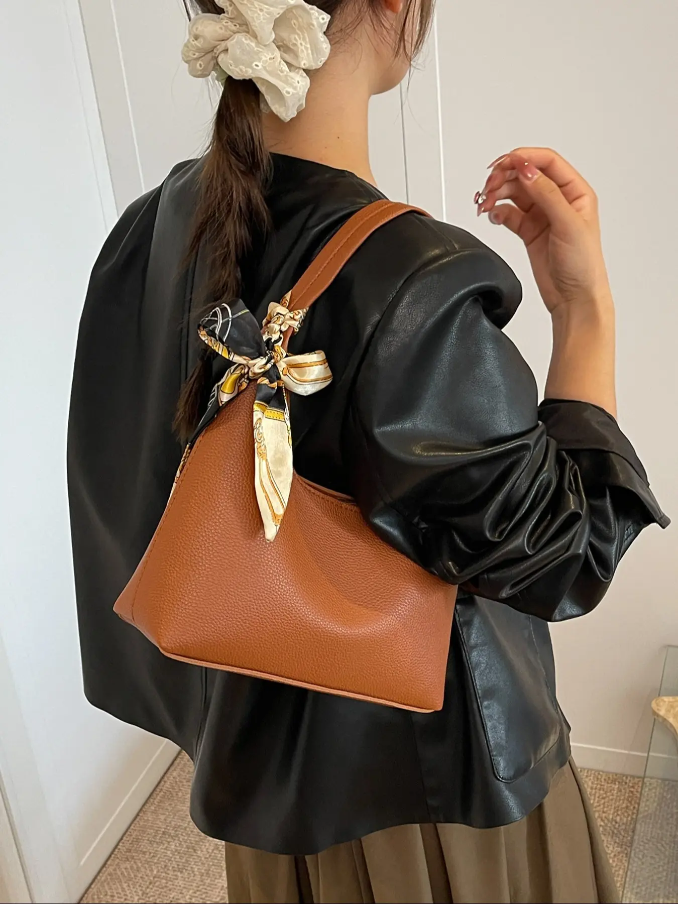 Large Capacity Scarf Bag, Autumn Retro Soft Face Simple Commuter Shoulder Bag for Women, Casual Style All Seasons