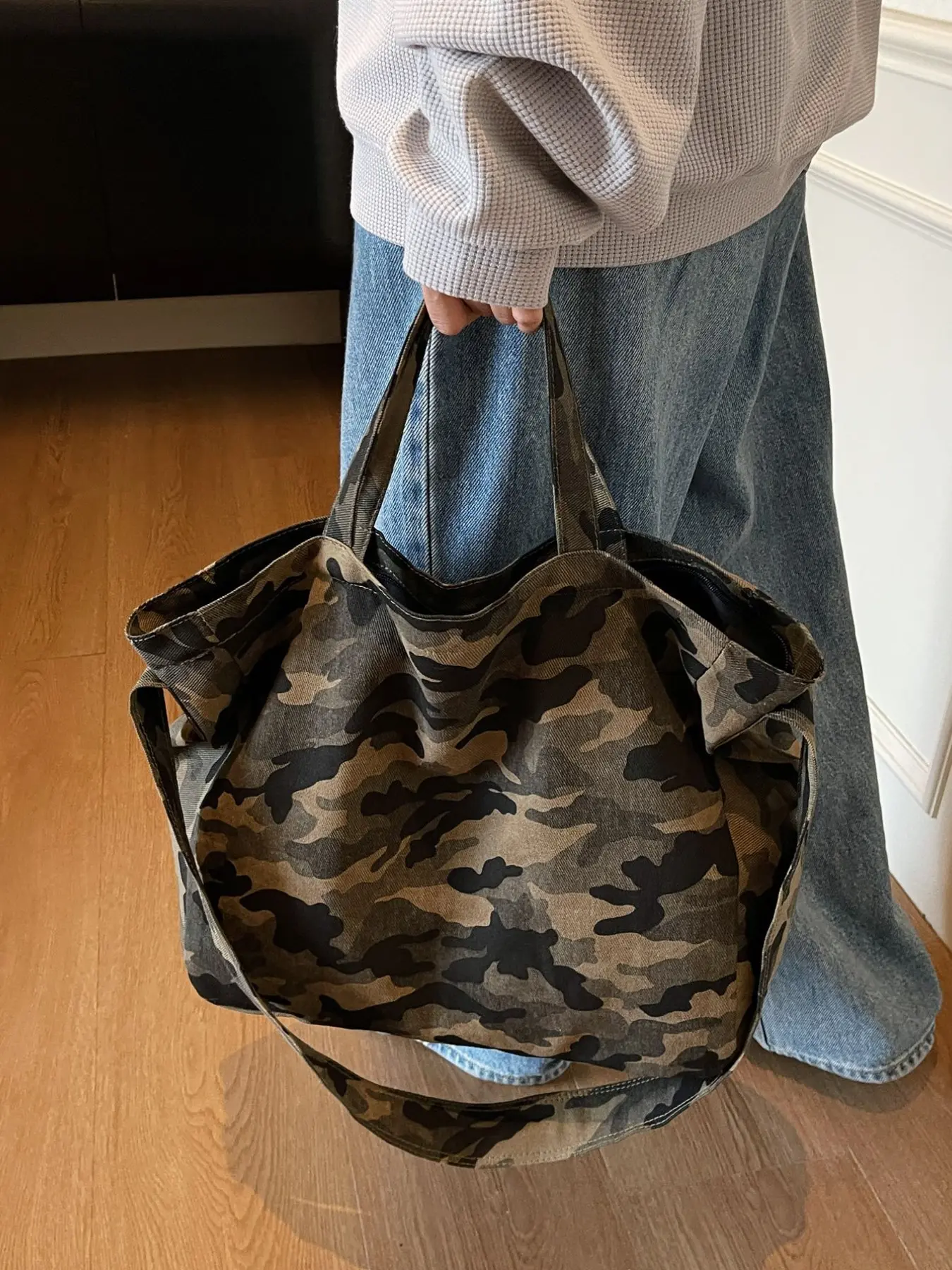 Camouflage Commuter Tote Bag, Large Capacity Canvas Crossbody Shoulder Bag, Textured Handbag, Stylish and Practical for Daily Use, Stylish Versatile Bag
