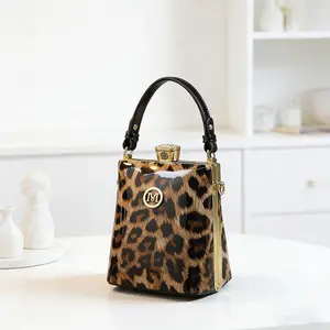 Light Luxury Leopard Print Glossy Leather Women’s Top Handle Bag, Vintage Metal Clasp, Exquisite Hardware, Crossbody/Shoulder Bag for Commuting & Dating, Versatile Fashion Small Square Bag